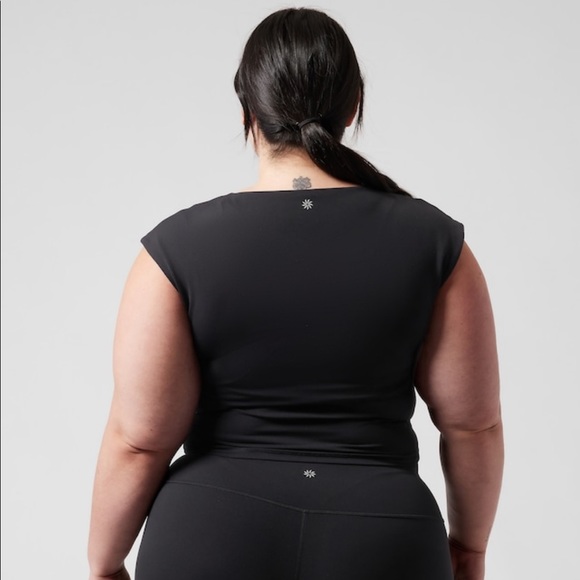 Athleta Transcend Cropped Tee // Black - Picture 5 of 13